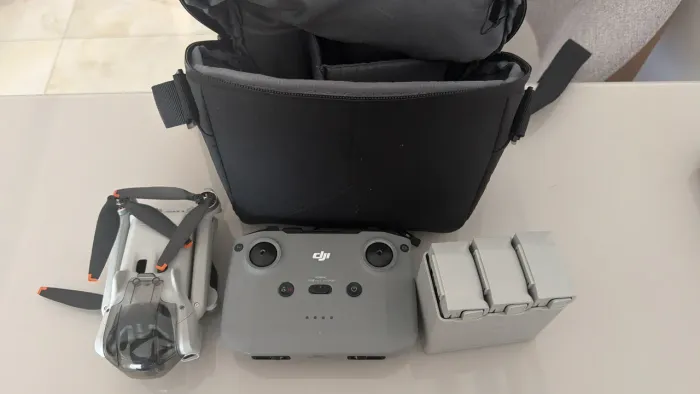 Dronde DJI mini vendo novo com 3 baterias 