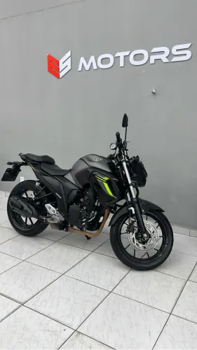 Oportunidade!!! FZ25 2024 baixo km ESMotors