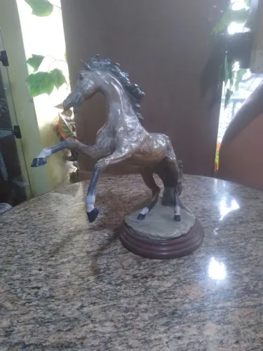 Cavalo em resina