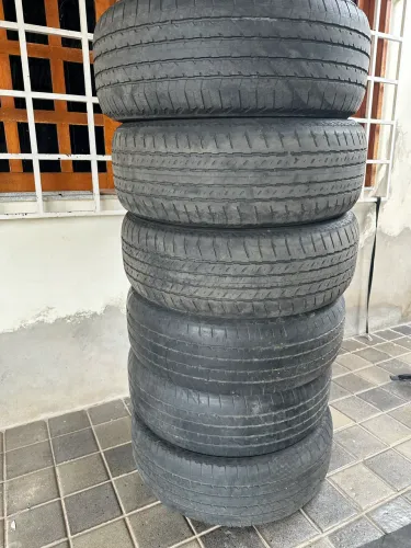 Pneu 265/60 aro 18. Excelente estado. Faço tudo por $1.000,00
