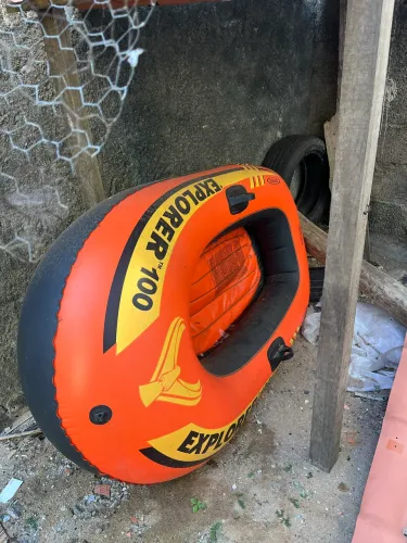 Bote Inflável Intex Explorer 100 Em bom estado, segura o ar normalmente. 