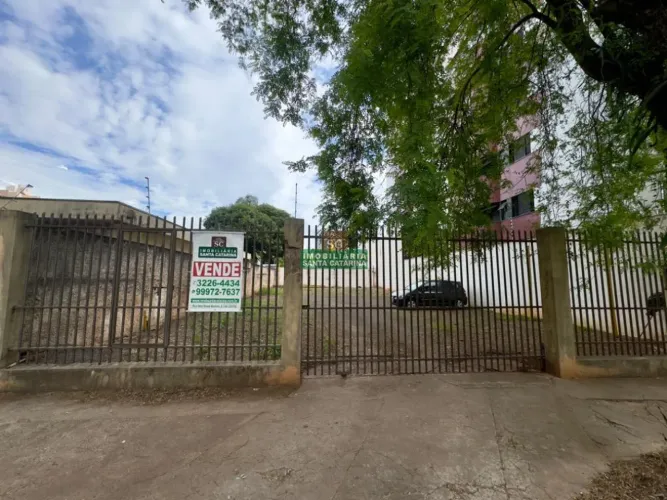 Terreno à venda em Maringá, Zona 07, com 377 m²