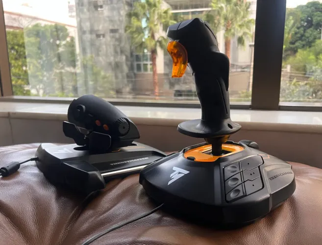 Thrustmaster T.16000M FCS HOTAS - Joystick + Manete de Potência