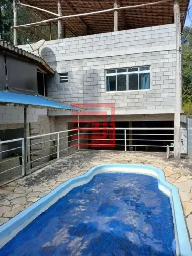 Sítio à venda em Mairiporã  3 dormitórios e 464 m² de área construída!