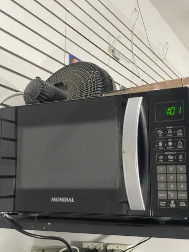Micro-ondas mondial pouco usado 127v ,20 litros aceito cartão