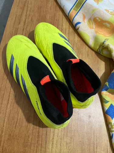 Chuteira adidas campo