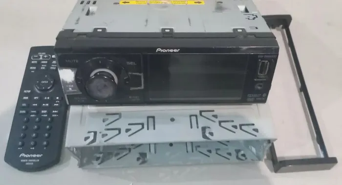 Vende-se se Pioneer Original DVH-8880 AV/BT<br>