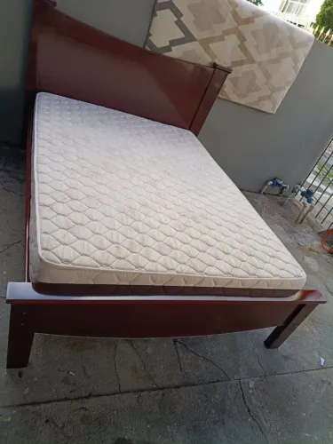 Cama de casal mais colchão. 380 reais
