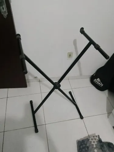 Suporte para teclado musical usado