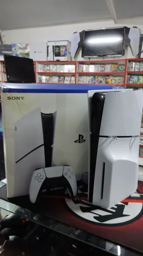 PS5 SLIM DISCO NA CAIXA. EXCELENTE ESTADO. ACEITO PS4/SERIES S + VOLTA. ACEITO CARTAO.