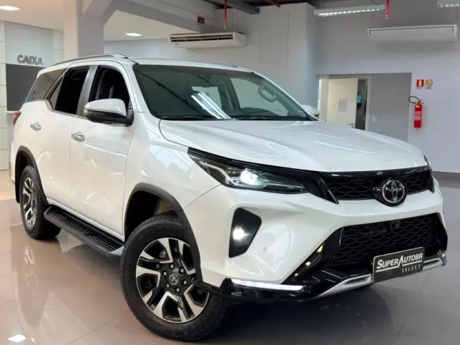 Toyota Hilux CD SRX 4X4 2.8 TDI 16V Diesel Aut. 2024