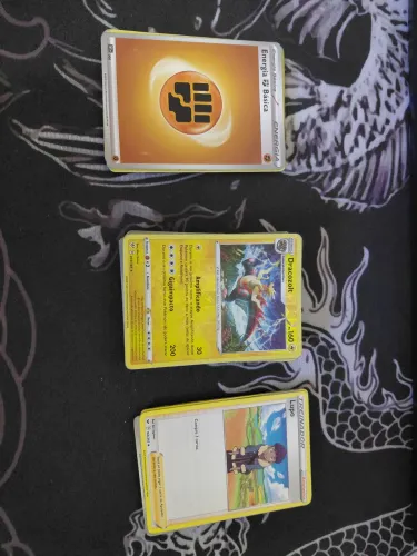 LOTE DE 50 CARTAS POKÉMON 