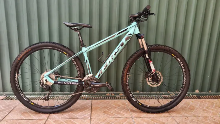 Bicicleta aro 29 First Shelby Shimano Altus
