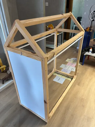 Cabideiro e Arara de Roupas Infantil Estilo Casinha Montessoriana