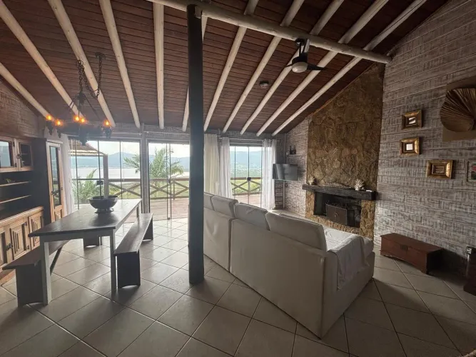 Casa para Venda em Garopaba, Praia da Ferrugem, 3 dormitórios, 1 suíte, 2 banheiros, 1 vag