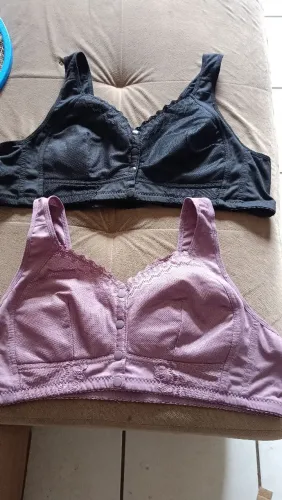 Lindos sutiãs com fecho frontal.