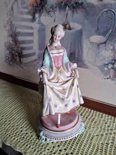 Antiga Dama Porcelana Biscuit Altura 27 Centímetros