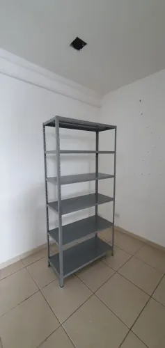 Estante de aço