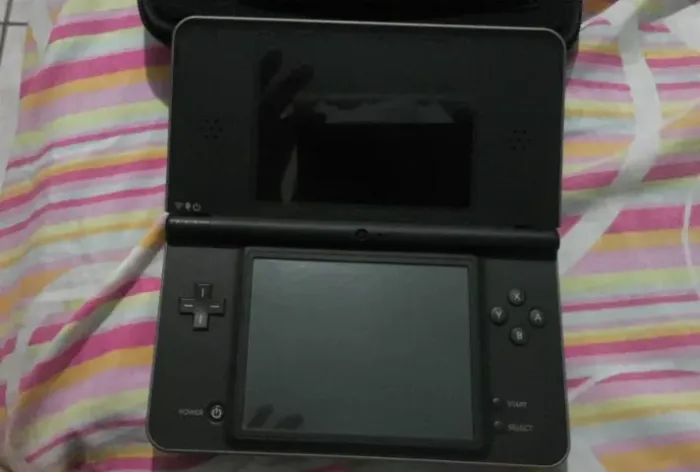 NINTENDO DSI XL