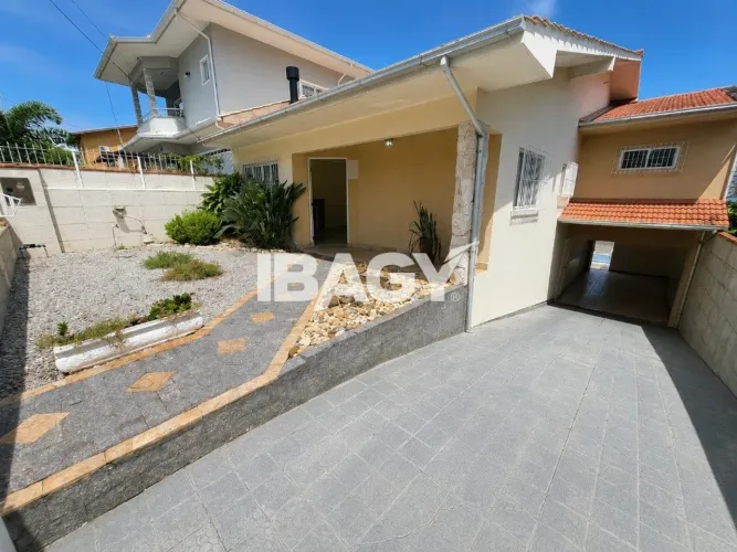 Excelente Casa 3 dormitório(s) em Barreiros - São José