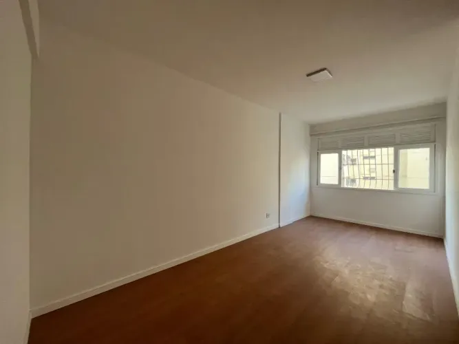 Apartamento à Venda no Ingá 3 Quartos | Reformado | Andar Alto | Sol da Manhã | Próximo à