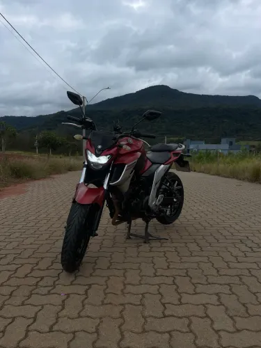 Yamaha Fazer 250 2018 | R$ 16.500 | 40 km/l | Pneus Novos | Chave Reserv