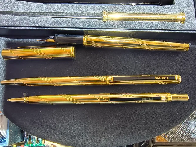 Conjunto vintage de canetas da marca Metro