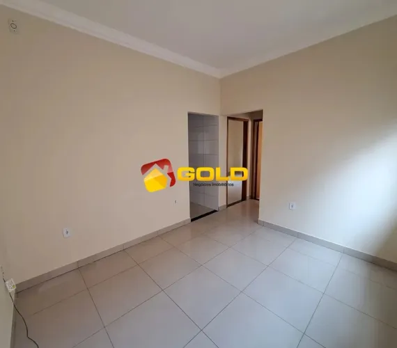Casa para Locação em Uberlândia, Shopping Park, 2 dormitórios, 1 banheiro, 1 vaga