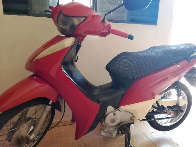 Honda 110i biz vermelha