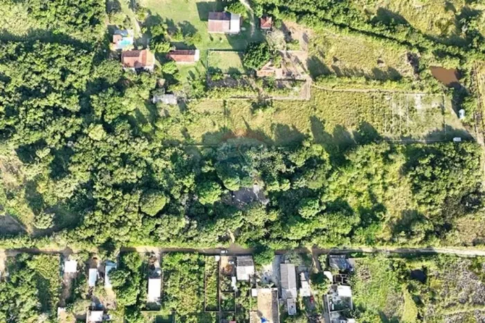 À venda terreno de 20.000 m² com árvores frutíferas na Vila Verde, Armação dos Búzios