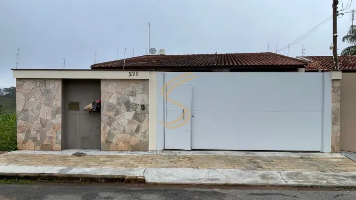 Oportunidade no Jardim Bela Vista: Casa Ampla com 3 Quartos