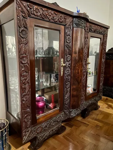 Cristaleira / Bar Colonial em Madeira Maciça com Vidro
