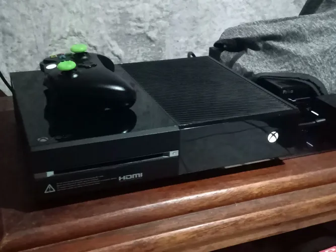 Xbox One FAT em excelente estado de conservação - Funcionando 100%!