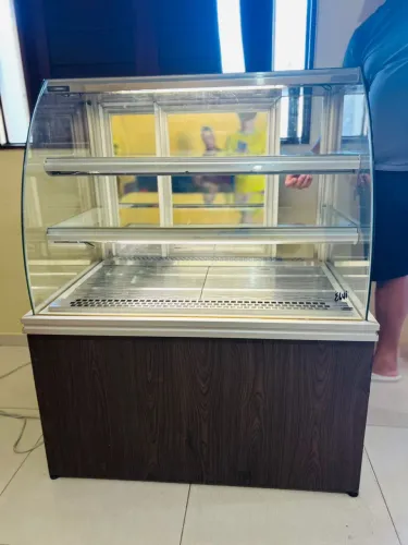 Balcão para salgados ele aquece