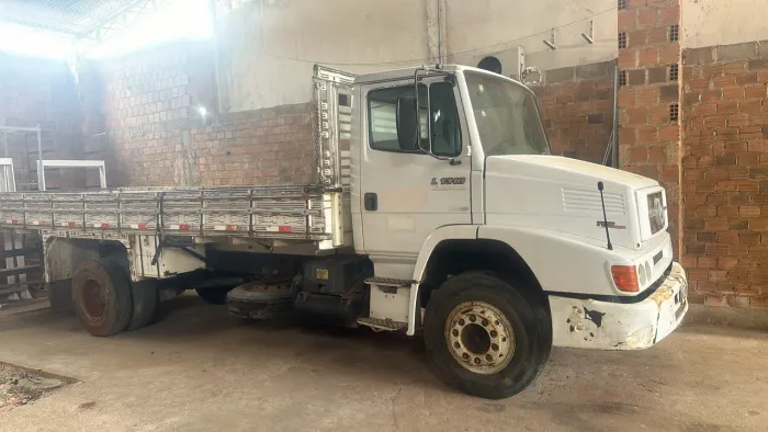 Alugo caminhão toco