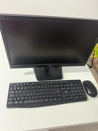 Vende-se monitor PC LG 19,5 polegadas com teclado e mouse sem fio