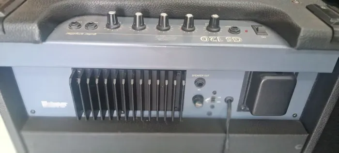 Vendo Caixa Staner GS 120 para Guitarra ?