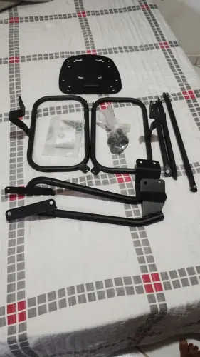 Suporte de baú para scoot da Yamaha 125 dos anos 2023 em diante.