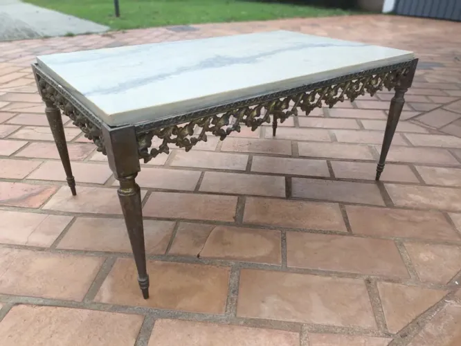 Mesa antiga de mármore