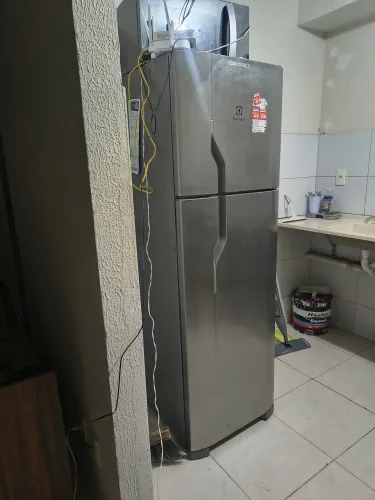 Geladeira Frost Free Eletrolux inox