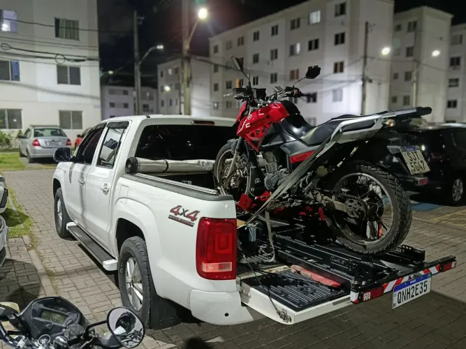 Vendo rampa hidráulica para guincho de moto nova 6 meses de uso.