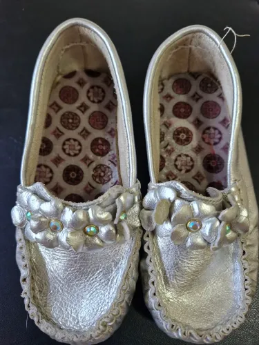 R$ 25 | Mocassim | Sapato | Prata | Tamanho 22 | Menina | Couro Legítimo | Novo
