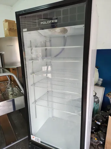 Expositora de bebidas refrigerada 