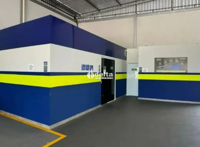 Galpão disponível para locação no bairro Shopping Park em Uberlândia-MG