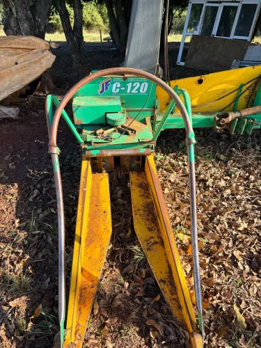 Forrageira modelo JF C120