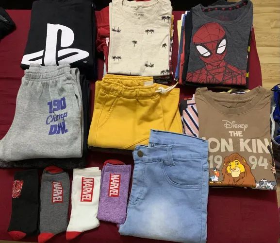 Lote Menino com 42 peças 