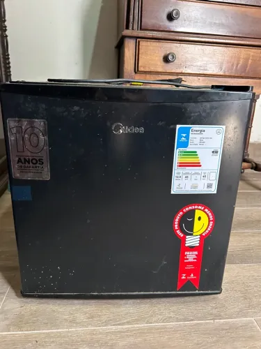 Frigobar mídia 67l preto novo +não gela