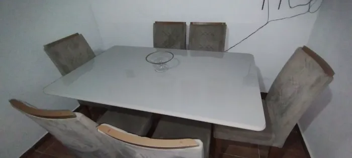Vendo mesa de janta seminova, nunca usada