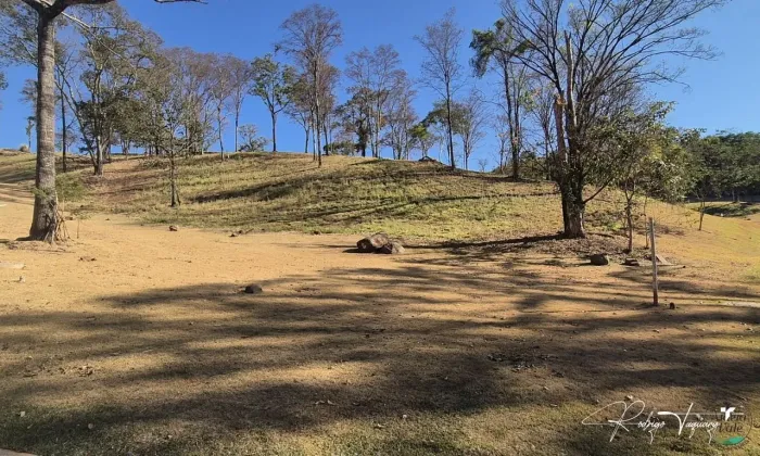 Aldeia do Vale | 2.000 m² | Terreno de Esquina | Vista Definitiva | Posição Elevada