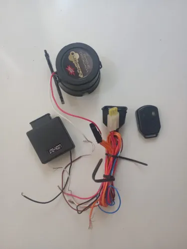 Rastreador/ sirene de alarme para moto